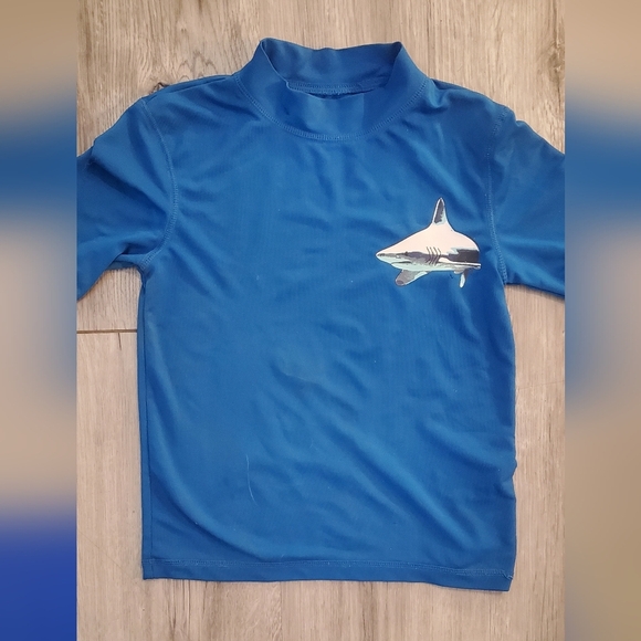 💚5/$25 Swim Shirts Blue Shark Print Kids Set Bundle Lot Of 2 Size XS 4-5 - Picture 3 of 5